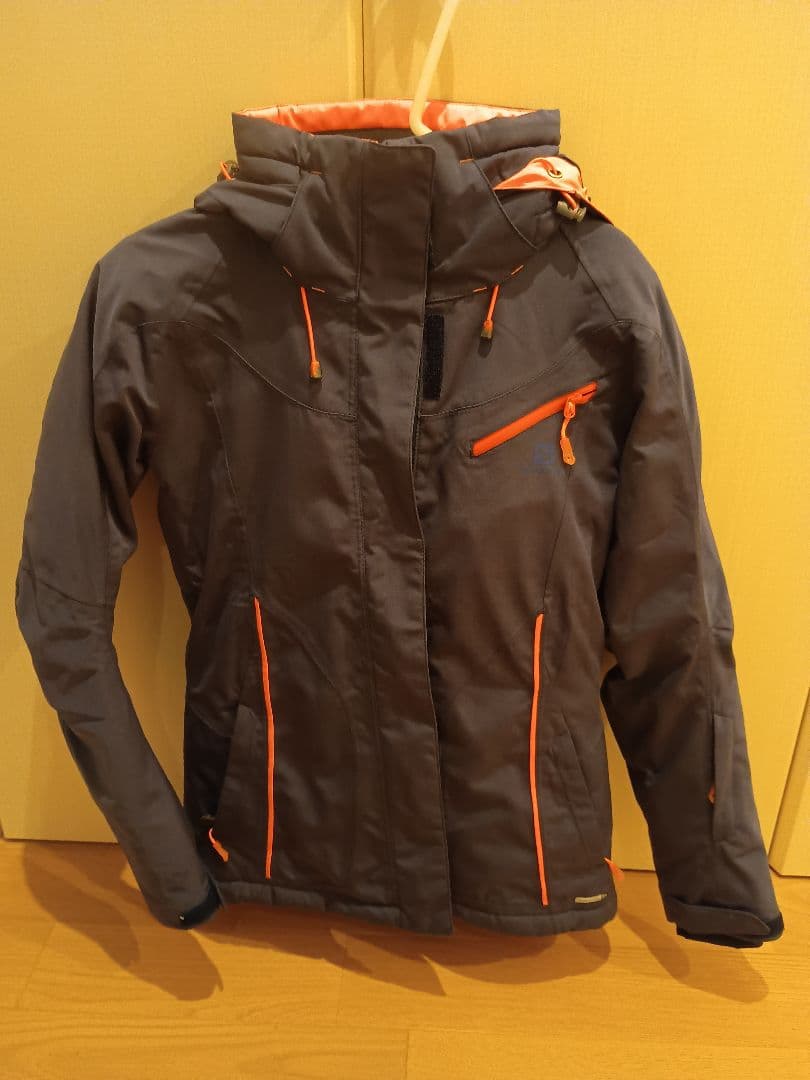 美品　SALOMON　スキーウェア　ジャケット　レディース　S