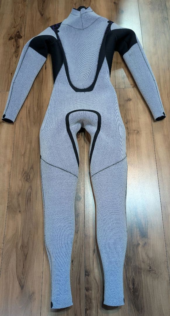 BILLABONG　セミドライ　バックジップ　レディースML 新品未使用