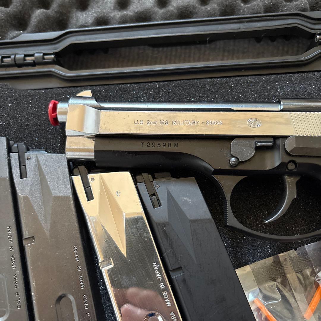 ベレッタ M92F ガスガン マガジン4本付き