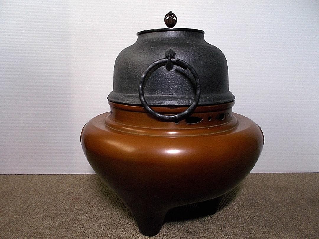 茶道具 釜師:畠春斉 風炉師:一ノ瀬宗辰 唐銅朝鮮風炉 茶釜 立派な釜環 共箱