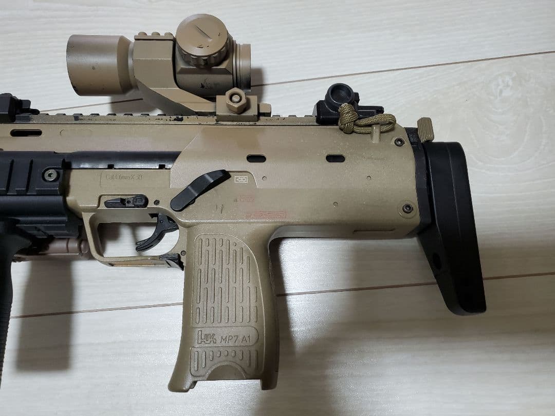 東京マルイ ガスガン MP7A2 サプレッサー等 カスタム　スペアマガジン付