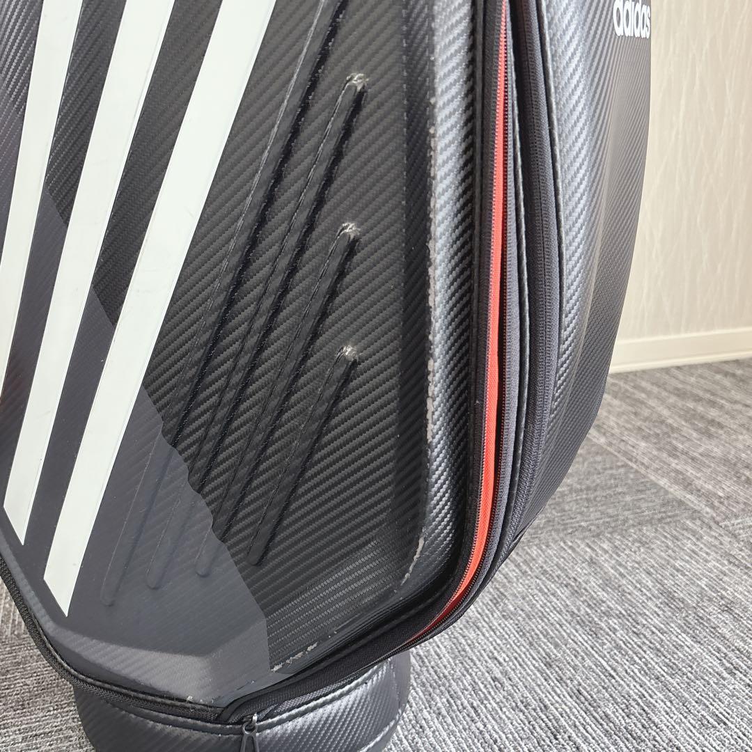 アディダス 迫力の9.5型 合成革製キャディバッグ