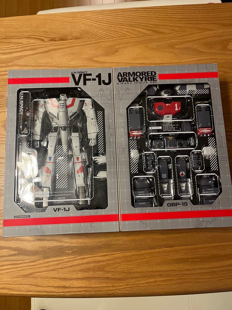 【美品】DX超合金 バンダイ VF-1J アーマードバルキリー