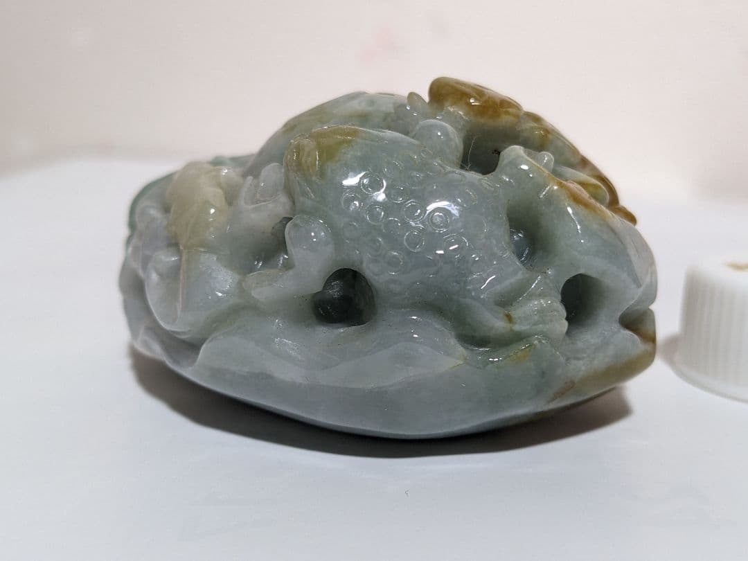 ♦中国美術工芸品 翡翠 蛙 龍 神獣文様 透し彫り 文鎮 ペンダント他 置物飾り