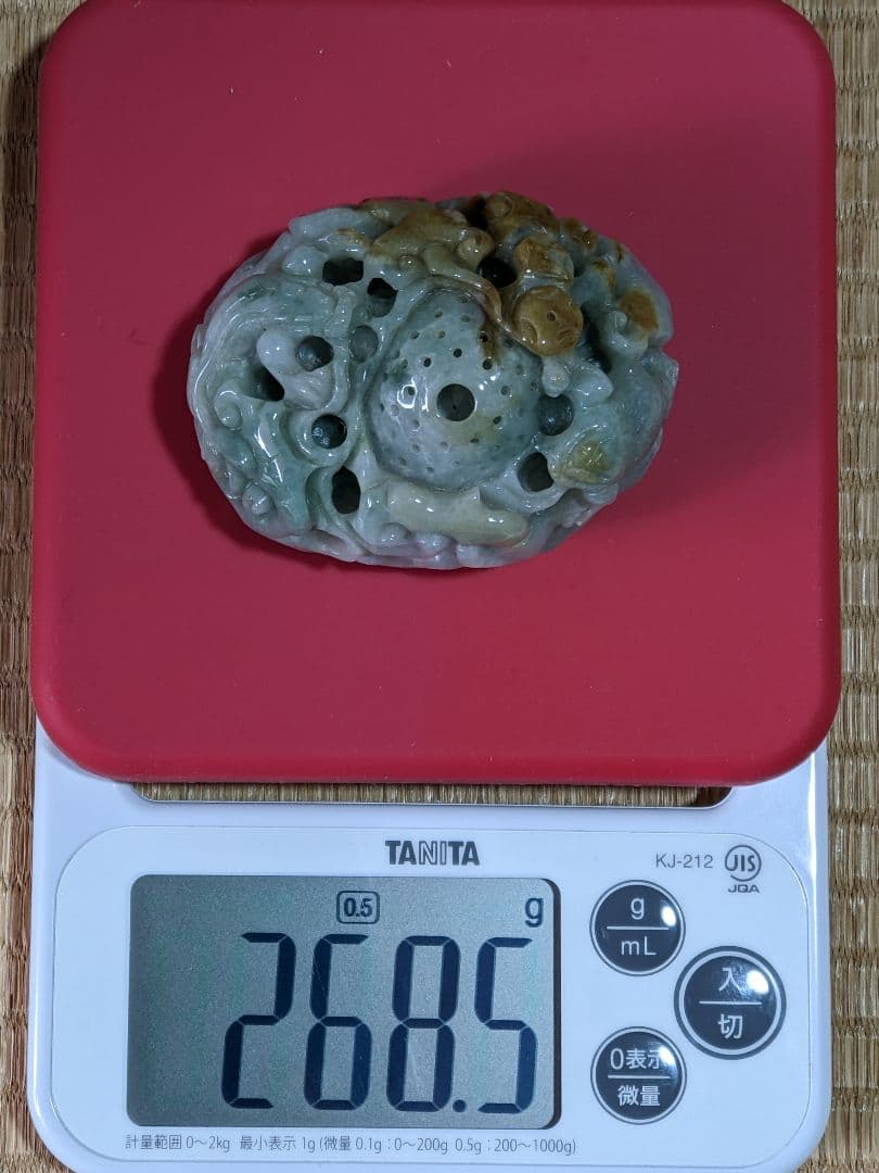 ♦中国美術工芸品 翡翠 蛙 龍 神獣文様 透し彫り 文鎮 ペンダント他 置物飾り