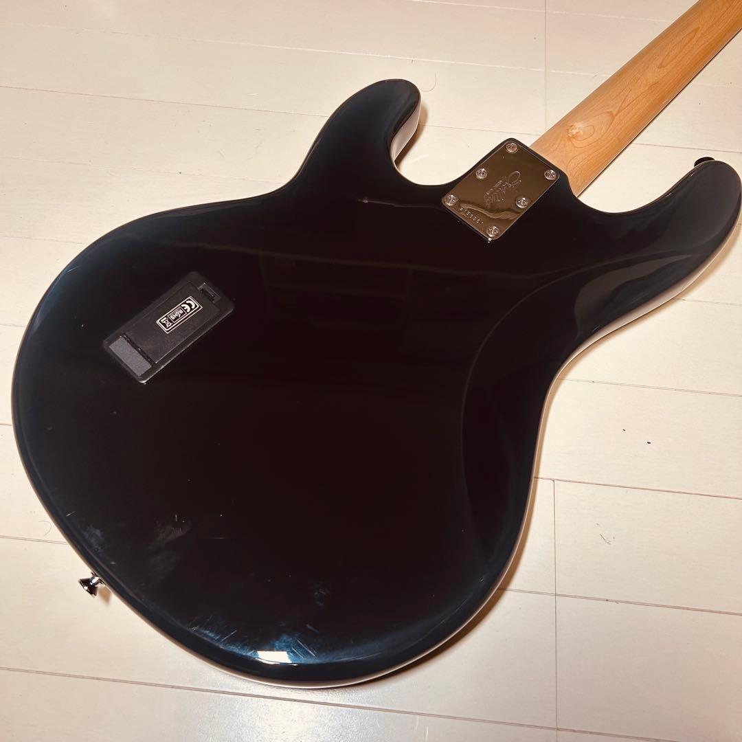 Sterling by Music Man StingRay 4弦エレキベース