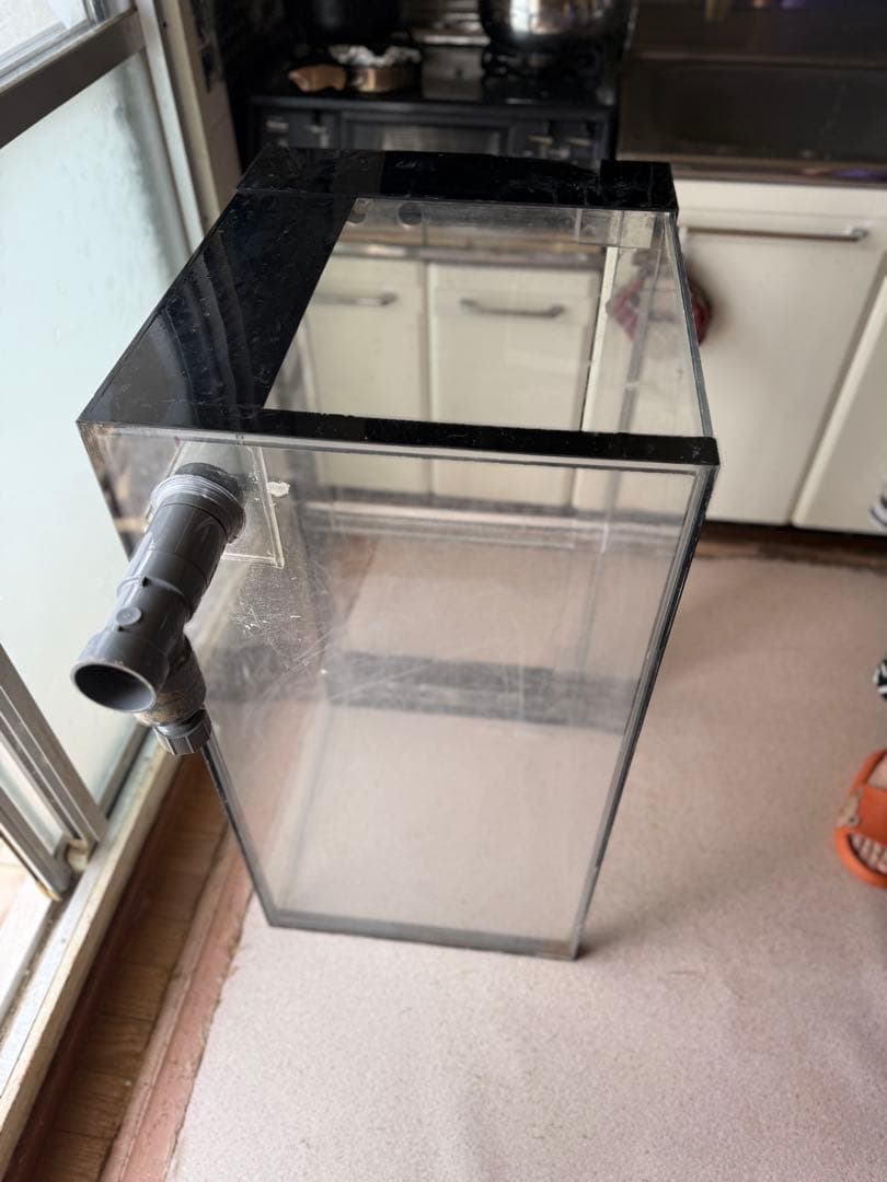 大きめの黒色アクリル水槽　引き取り限定　価格交渉ＯＫ