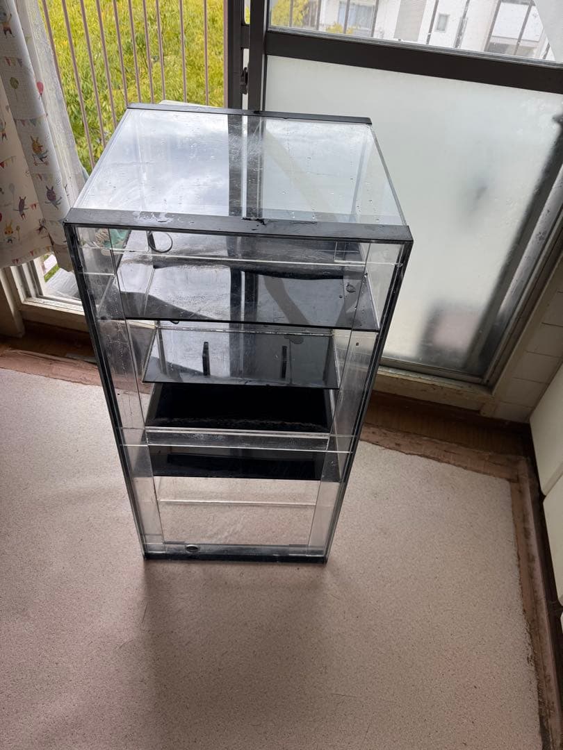 大きめの黒色アクリル水槽　引き取り限定　価格交渉ＯＫ