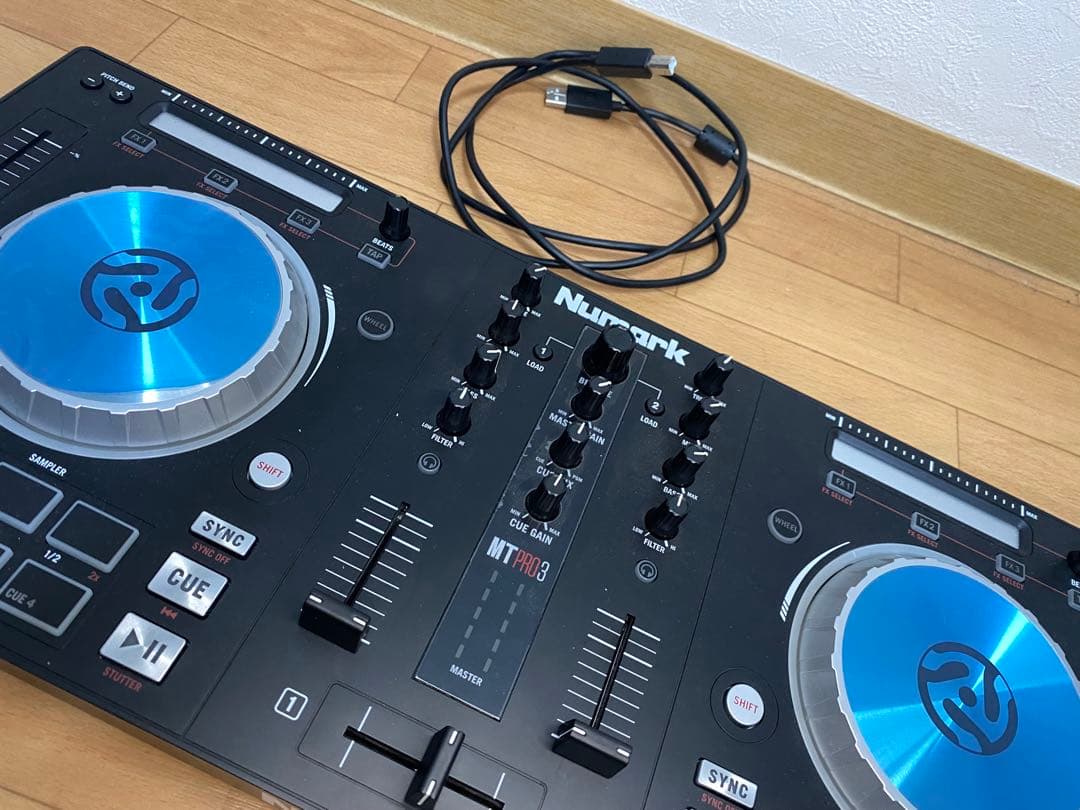 Numark MIXTRACK PRO 3 (専用ハードケース付き)