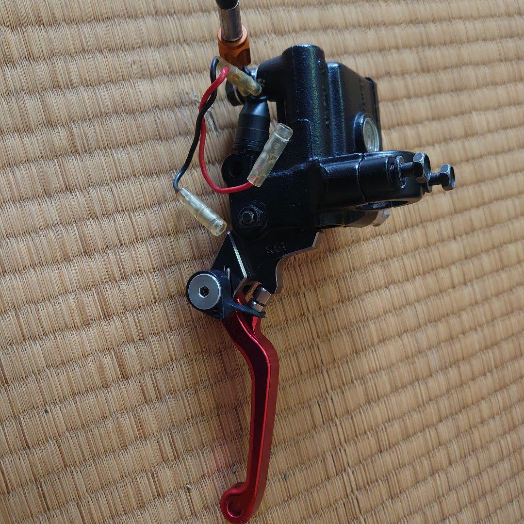 WR250X bremboキャリパー サポート付き