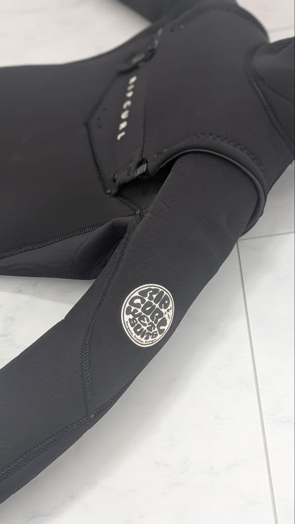 rwaz【Rip curl】ジュニア（キッズ）フード付きセミドライ