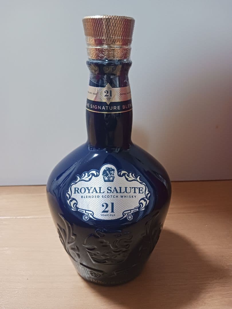 ロイヤルサルート21年ブレンドスコッチウイスキー 40％ 700ml　グラス付き