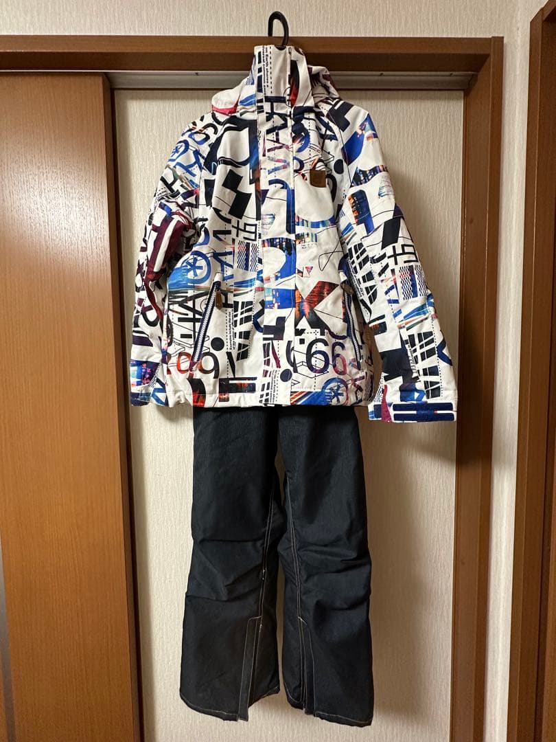 【セット売り】スノーボードウェア➕手袋（125㎝〜145㎝くらいまで使えます）