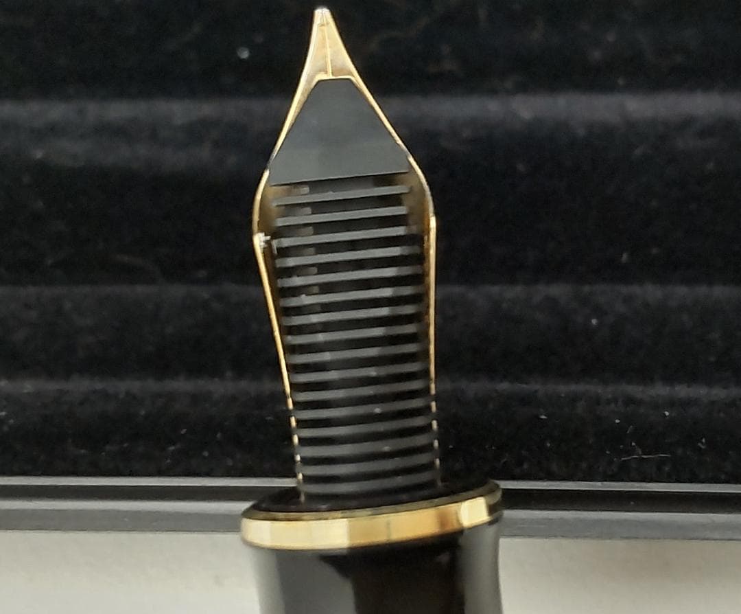 Pelikan M200 万年筆 F 18C-750F PF刻印