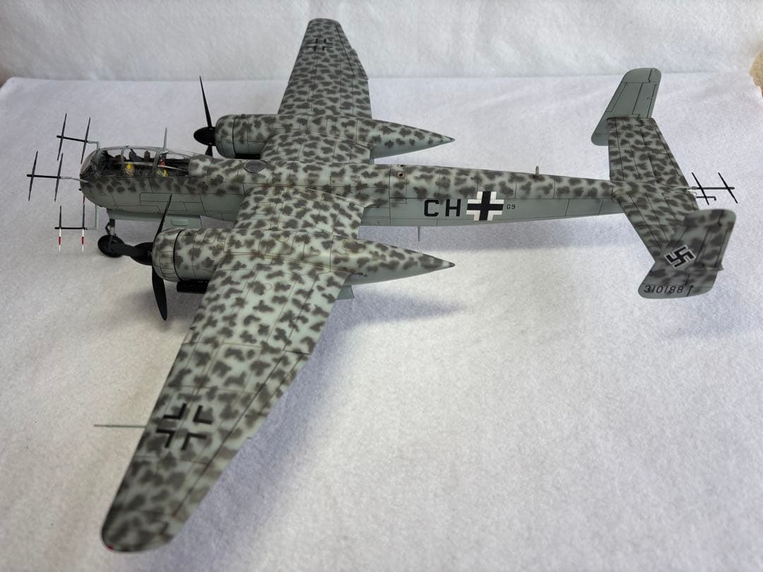 1／48ドイツ空軍ハインケルHe219Aウーフー夜間戦闘機プラモデル完成品