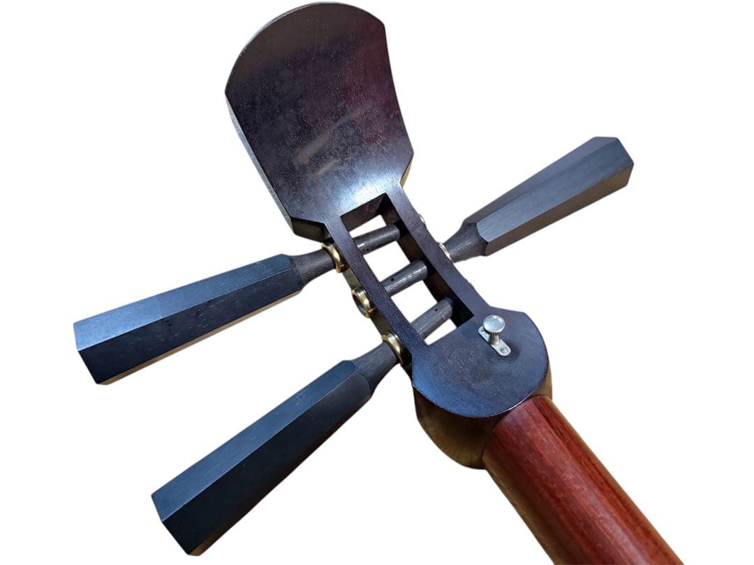 津軽三味線 東さわり 2段溝 太柄 紅木 丸打胴 和楽器 ハードケース付き