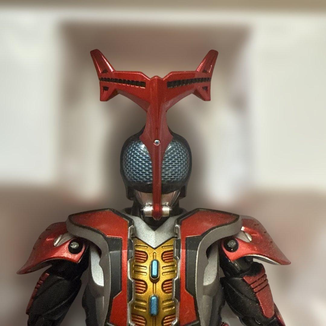 S.H.Figuarts 真骨彫製法仮面ライダーカブト ハイパーフォーム【初版】