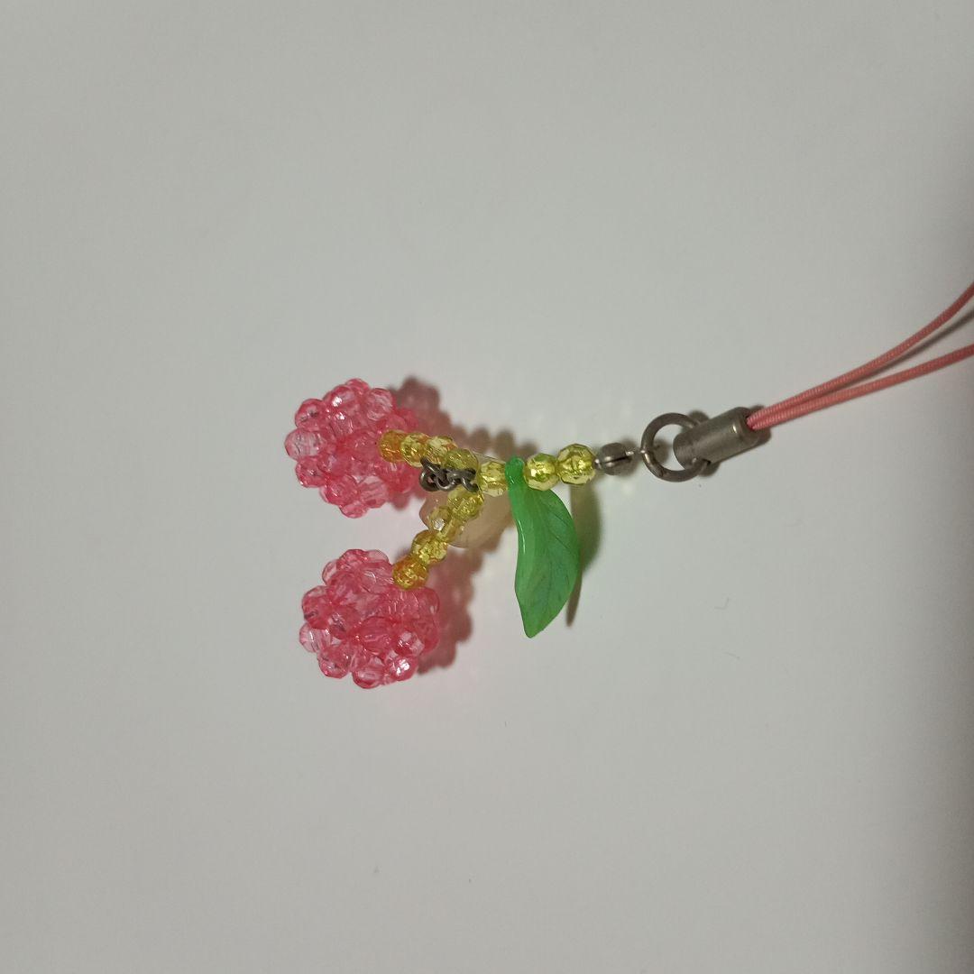 激レア　入手困難　キティちゃん チェリーストラップ