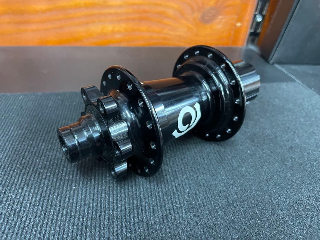 Industry Nine Hydra ハブ 32ホール ブラック