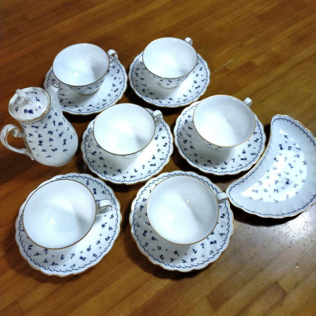 ノリタケ　ティーカップセット　扇型プレート　ミルクピッチャー