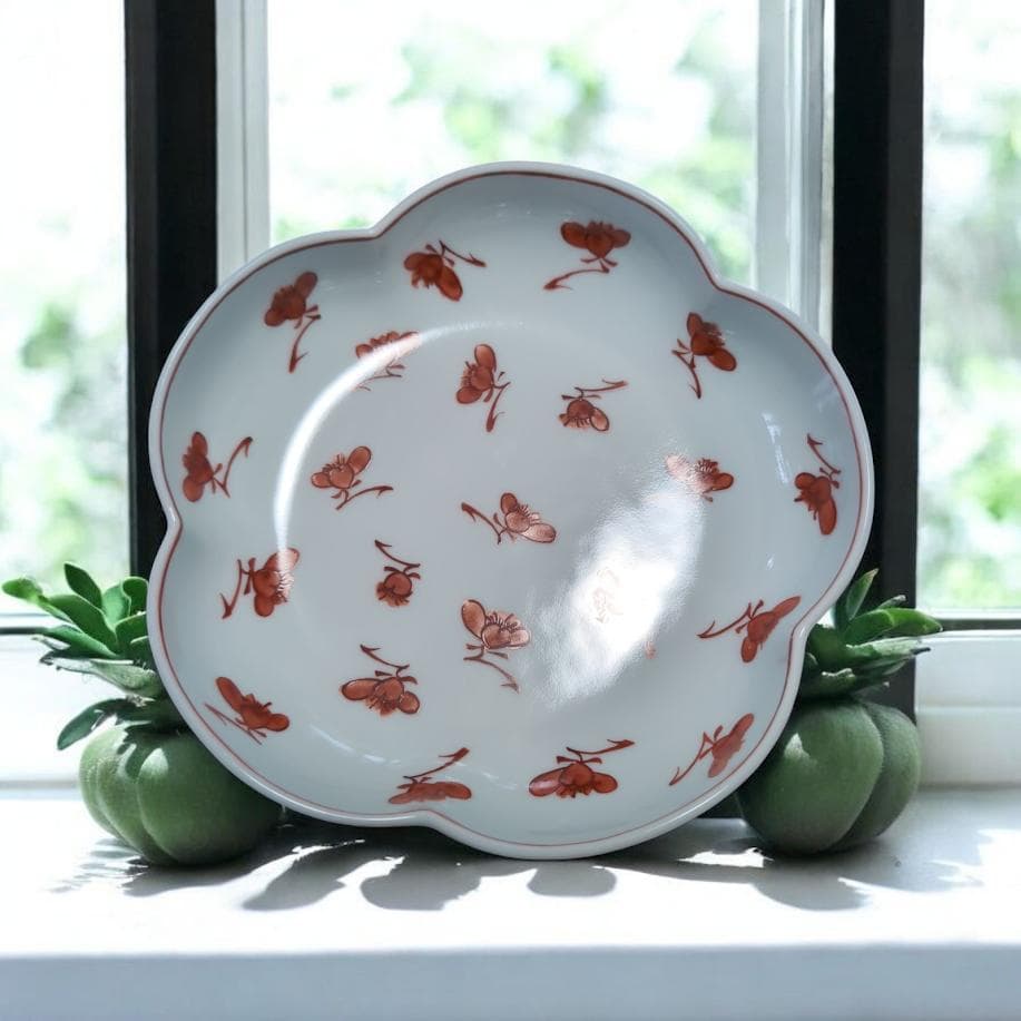 希少 源右衛門窯 花びら型皿 花と蝶の模様