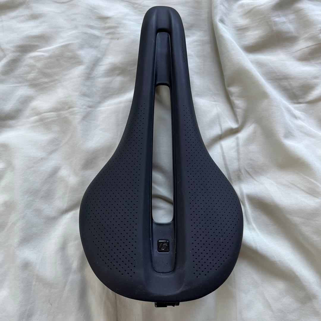 美品Bontrager Verse Pro サドル 145mm カーボンレール