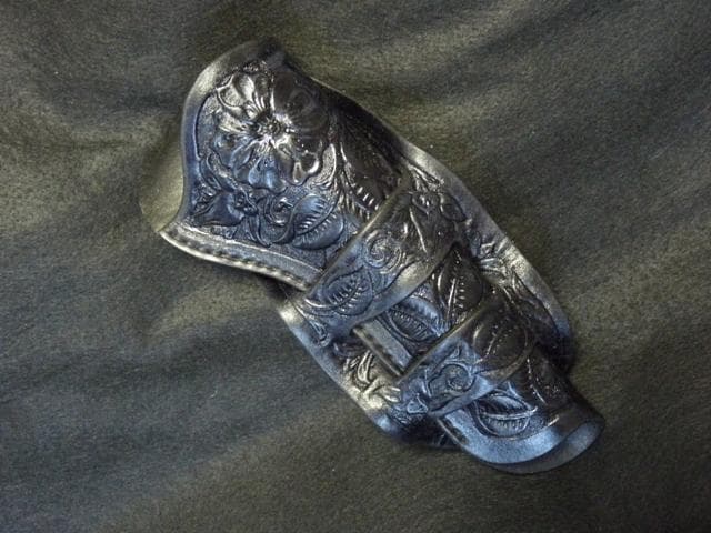 レザー製彫刻SAAホルスター