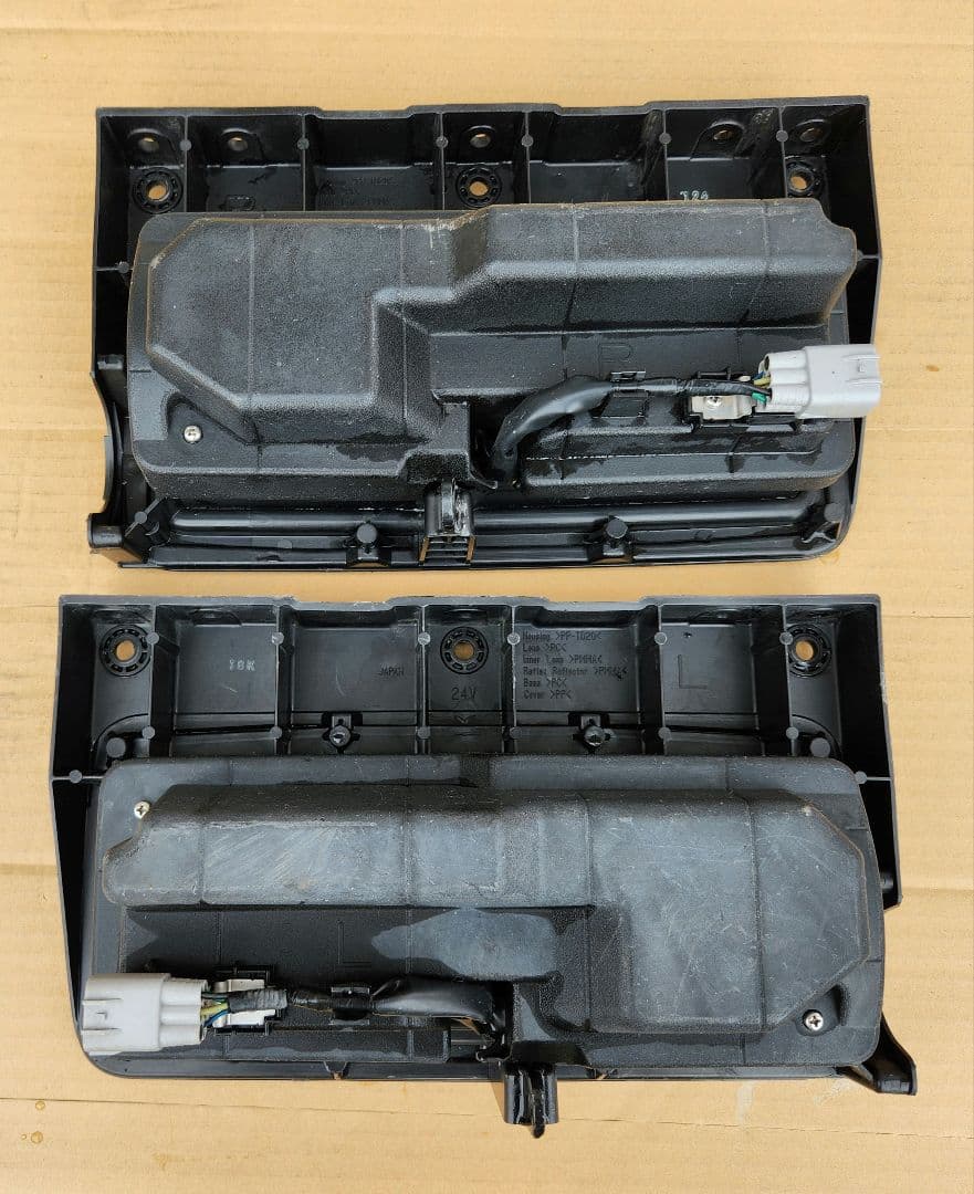 日野純正テールランプ