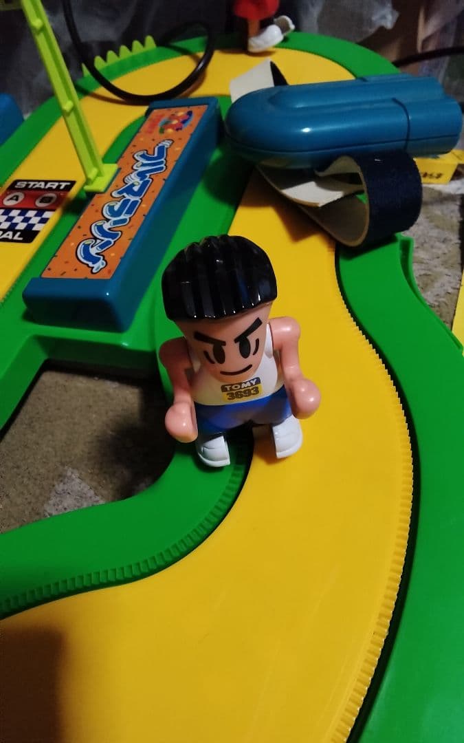 #テーマ　TOMYおもちゃのフルマラソン中古動作確認動く草3個無い箱スレ傷あり