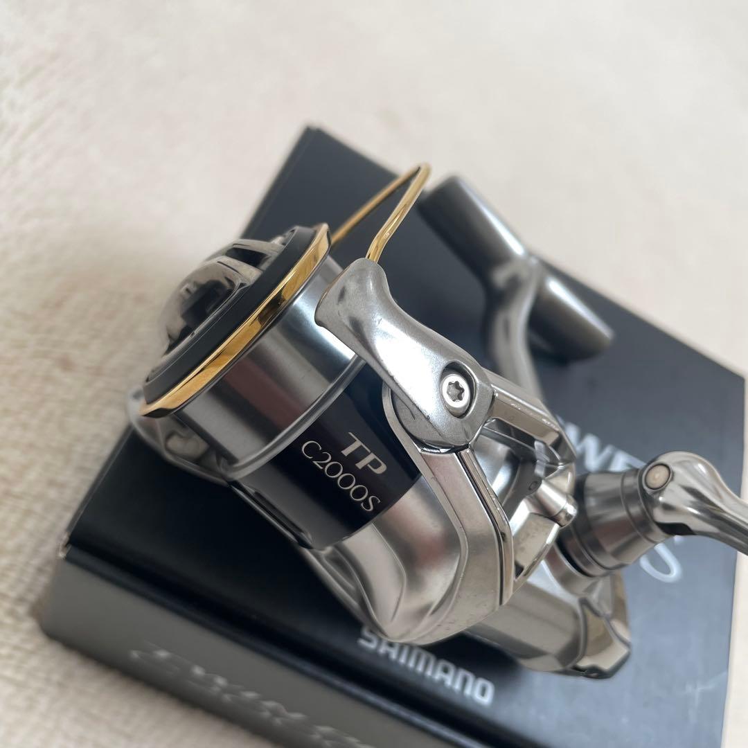 シマノ　15ツインパワー　2000HGS スピニングリール 木製ハンドルノブ付き