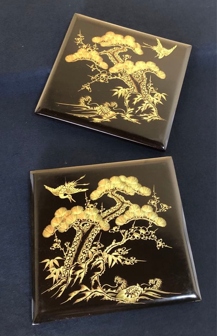 《R》黒内朱 沈金鶴亀松竹梅図 四段重 替蓋付 木製漆器 木箱 260121き6