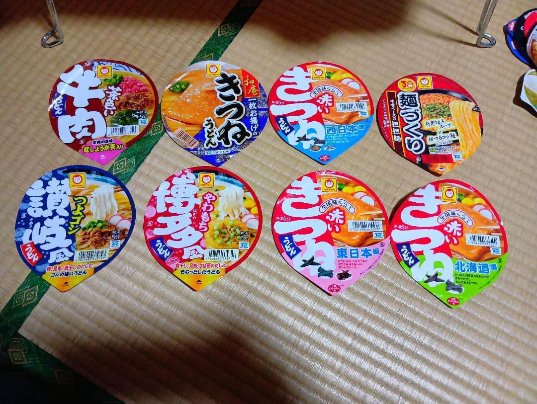 インスタント食品のフタ