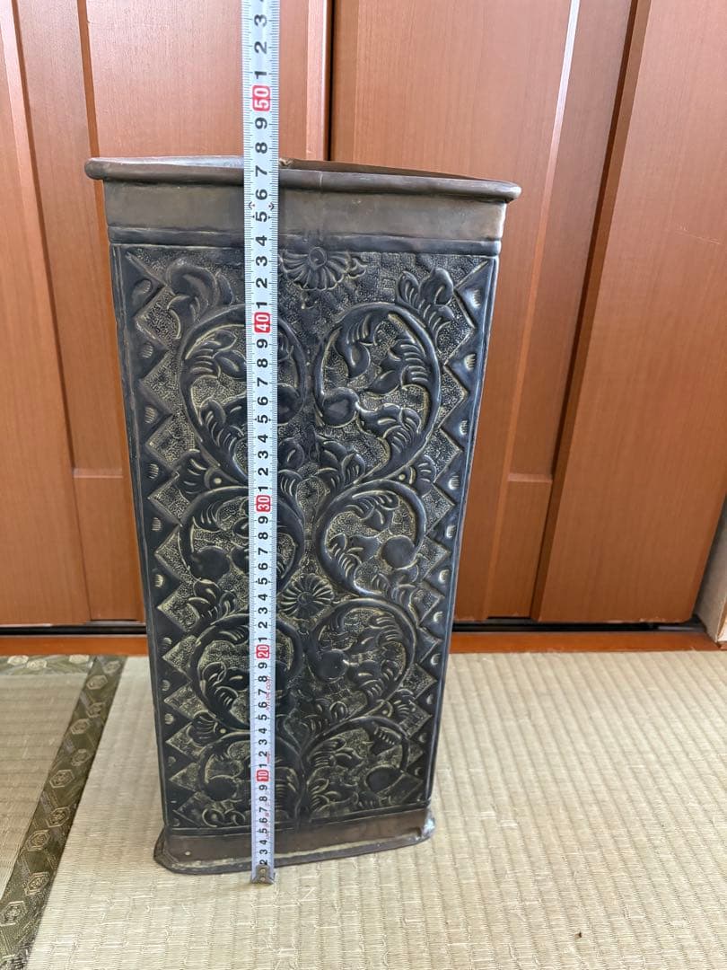 シルバーのエッチング装飾三角花瓶 アジアン アンティーク ビンテージ