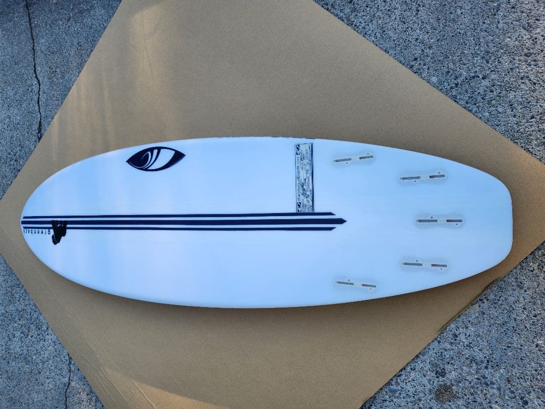 シャープアイサーフボード　CHEAT CODE. モデル