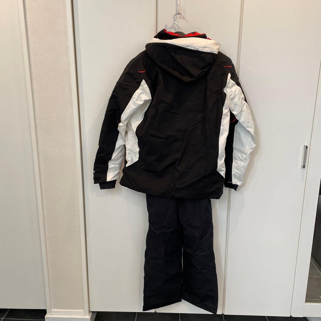 フェニックス社のスキーウェアメンズスーツ サイズは、上下共にＬサイズです。新品