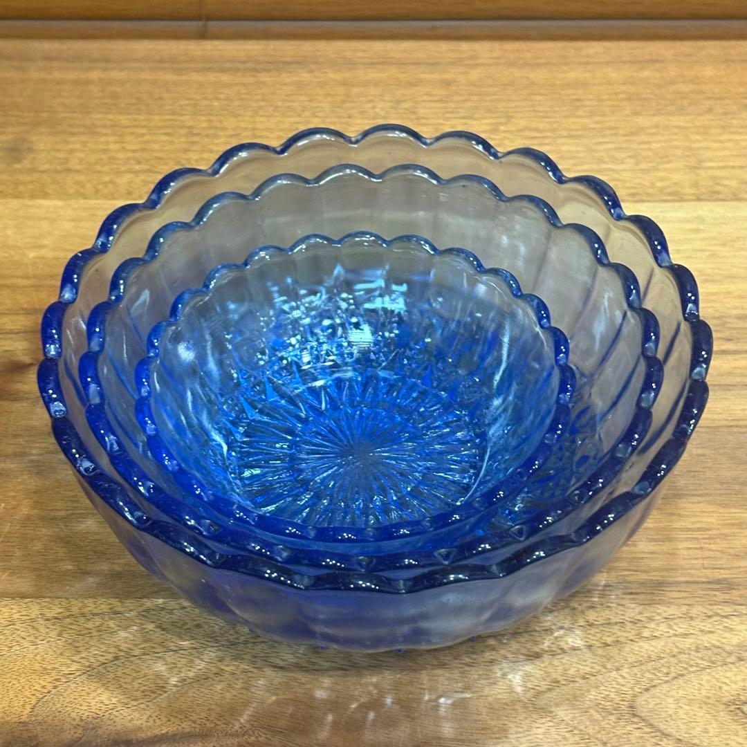 昭和レトロ　プレスガラス　三つ重ねどんぶり