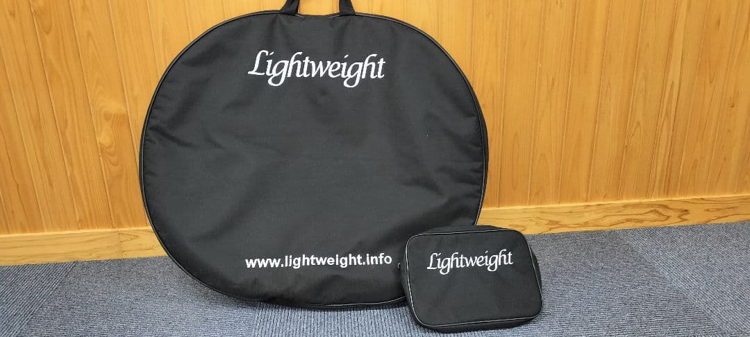 Lightweight 円形バッグ 黒