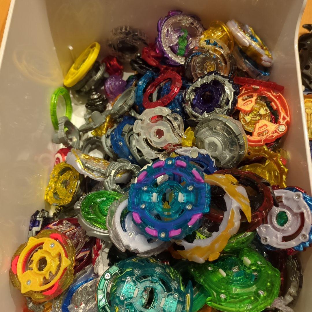 ベイブレードバーストまとめ売り　発送ダンボール