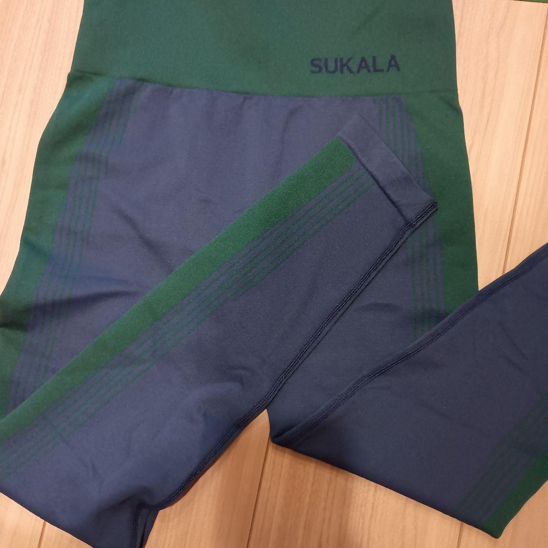 新作SUKALAブラトップ付きネックプルオーバーシャドーストライプメランジレギン