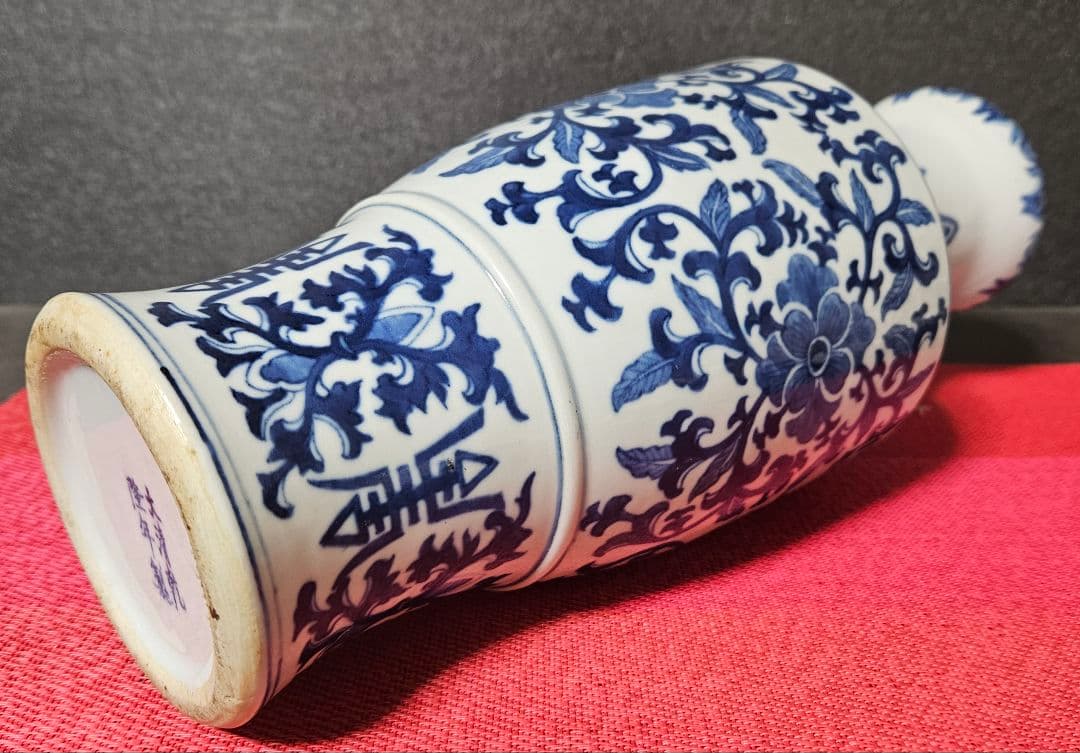 中国古美術　中国古陶磁　大清乾隆年製款　青華青花　花唐草文　丸口　瓶　罐　花入れ