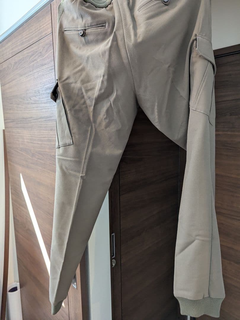 新品タグ付き　1 piu 1 uguale 3 カーキ　カーゴパンツ　VI