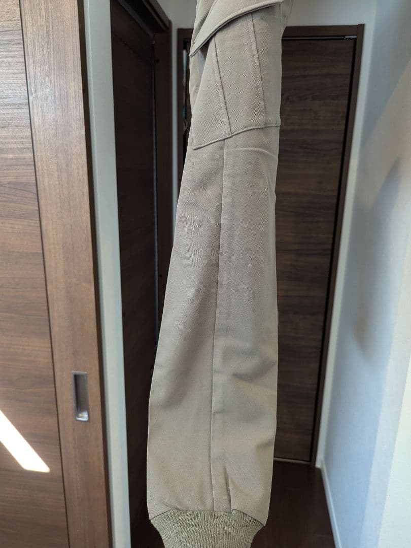 新品タグ付き　1 piu 1 uguale 3 カーキ　カーゴパンツ　VI