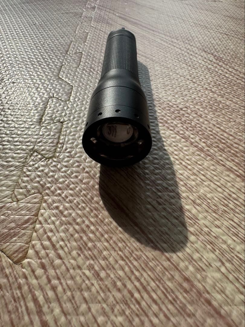 LEDLENSER LEDハンディライト ブラック 充電器付き