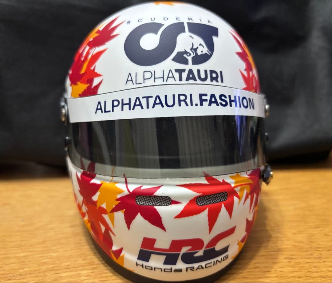 2023 角田裕毅 スクーデリア・アルファタウリ・ホンダ 1/2 ヘルメット