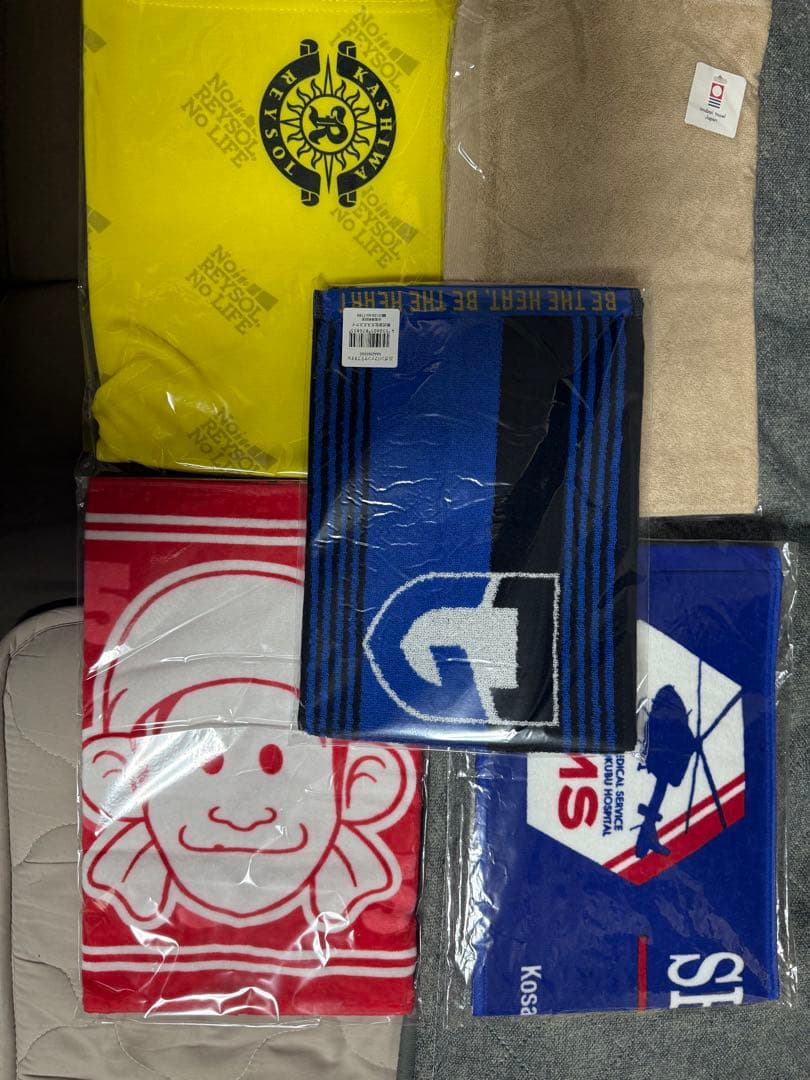 フェイスタオル7枚、柏レイソルベースボールTシャツ1枚