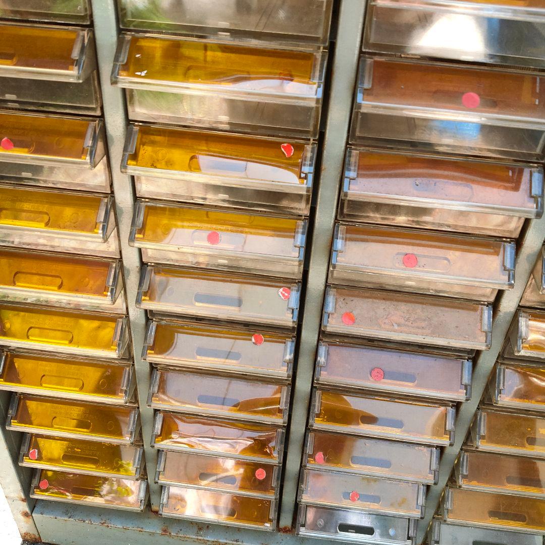 パーツキャビネット