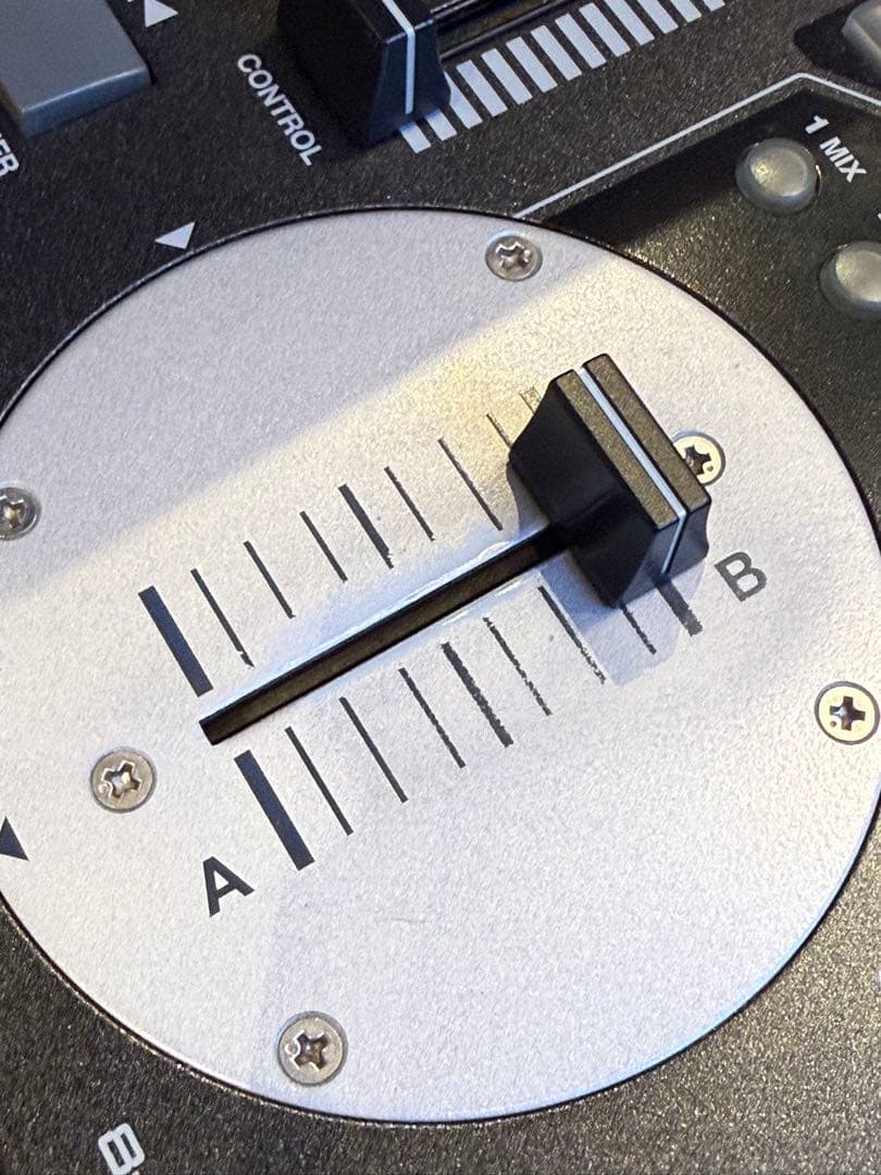 EDIROL V-8 VJ機材　ハードミキサーケース（アタッシュケース）付き