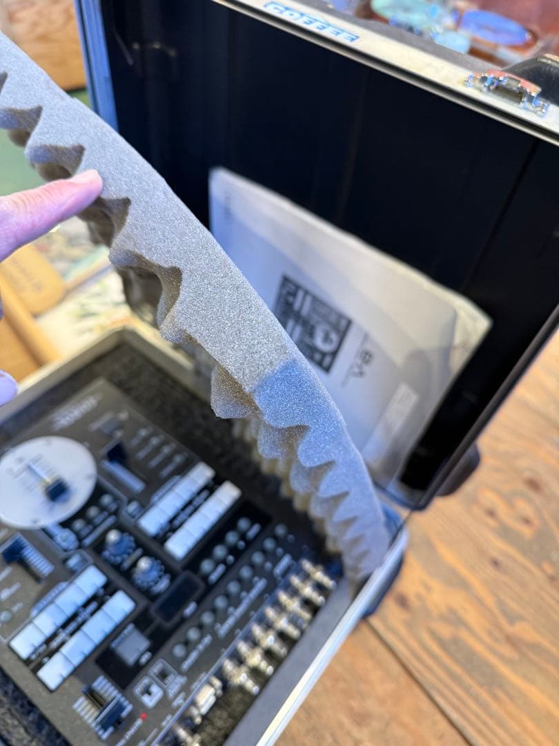 EDIROL V-8 VJ機材　ハードミキサーケース（アタッシュケース）付き