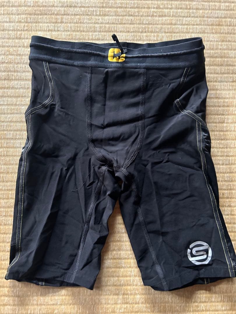 SKINS コンプレッションハーフタイツ Sサイズ ブラック