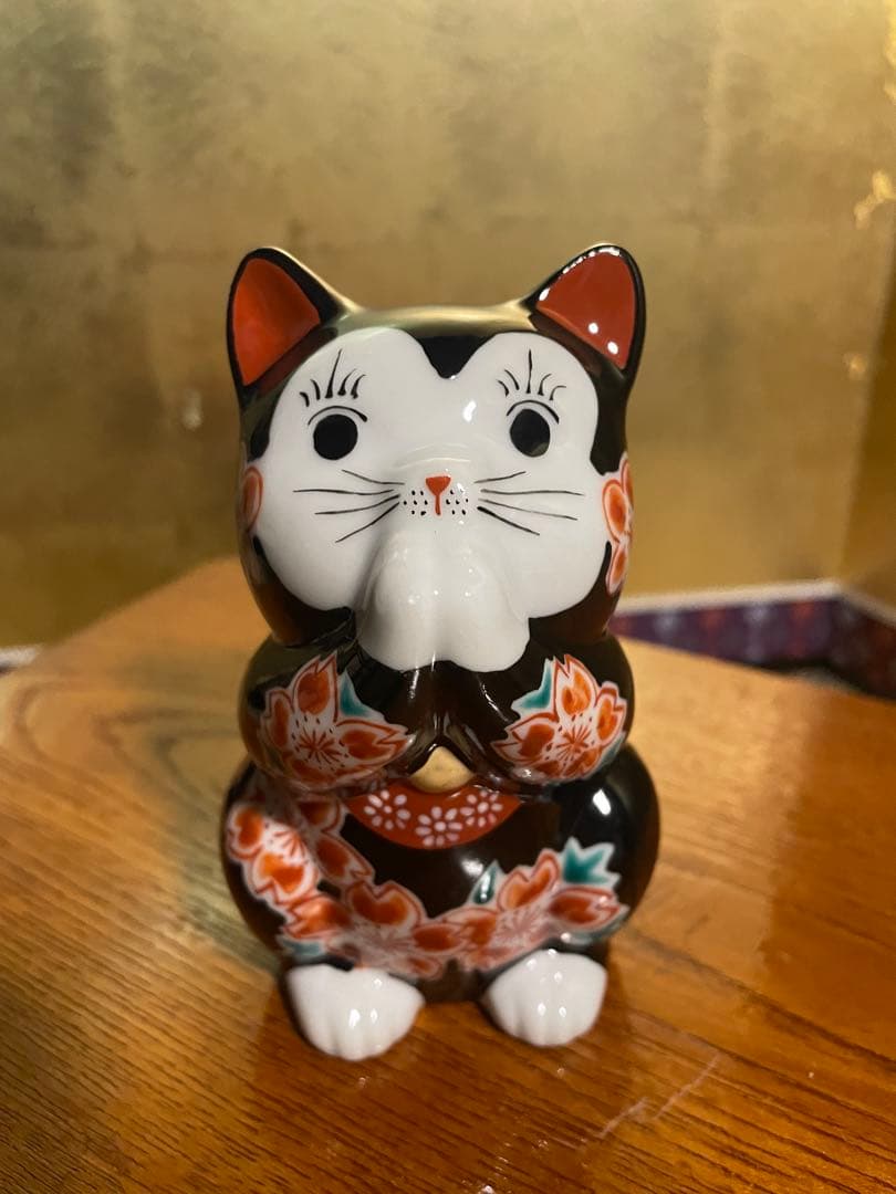 【九谷焼】お祈り猫 招き猫 黒地桜 縁起物 置物